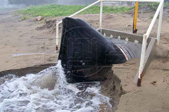 國外<a href=http://www.kfszqlsmyxgs.com/ target=_blank class=infotextkey><a href=http://www.kfszqlsmyxgs.com target=_blank class=infotextkey>鴨嘴閥</a></a>安裝現(xiàn)場圖